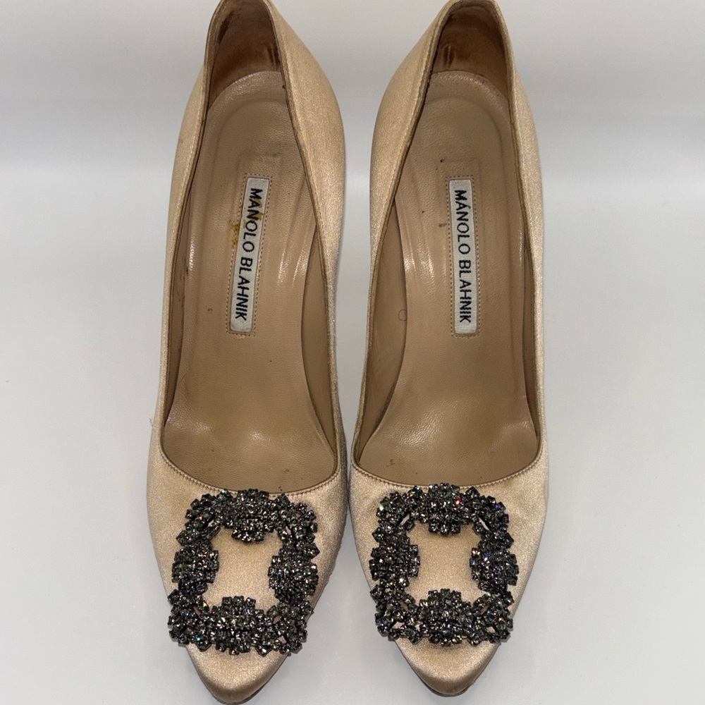 Manolo Blahnik Hangisi Satin Pumps 35.5 beige